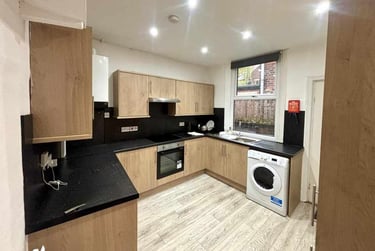 6 bed house, Ecclesall Road, Sharrowvale, Sheffield, S118PJ - Image 1