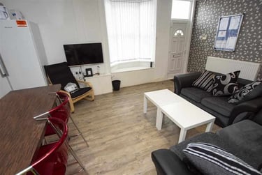 6 bed house, Harrow Road, Selly Park, Birmingham, B297DW - Image 2