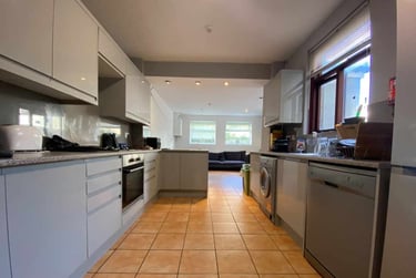7 bed house, Cathays, Plasnewydd, Cardiff, CF244BT - Image 1