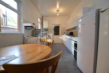 5 bed house, Westcotes Drive, City Centre, Leicester, LE30QT - Image 2