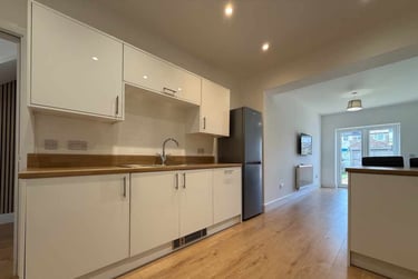 6 bed house, Cathays, Cardiff, CF244JX - Image 2