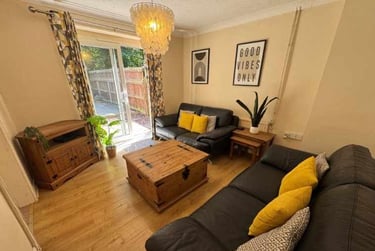 6 bed house, Mottram Close, Earlham, Norwich, NR58HL - Image 1