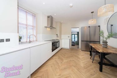 9 bed house, Victoria Road, Fallowfield, Manchester, M146AQ - Image 1