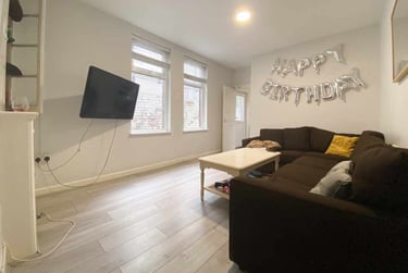 6 bed house, Cathays, Cardiff, CF103EH - Image 1