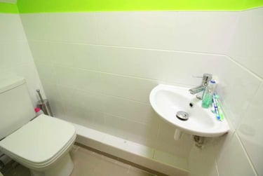 4 bed flat, Cathays, Cardiff, CF244DB - Image 9
