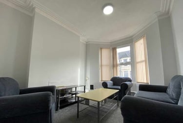 4 bed house, Cathays, Cardiff, CF244QR - Image 1