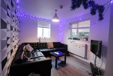 6 bed house, Cathays, Cardiff, CF244EX - Image 1
