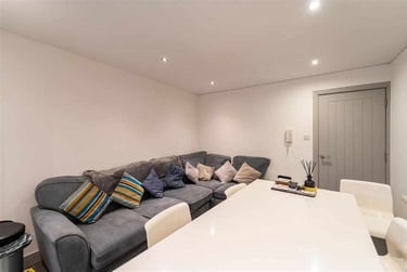 6 bed house, Hubert Road, Selly Park, Birmingham, B296ER - Image 2