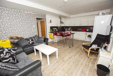 6 bed house, Harrow Road, Selly Park, Birmingham, B297DW - Image 1