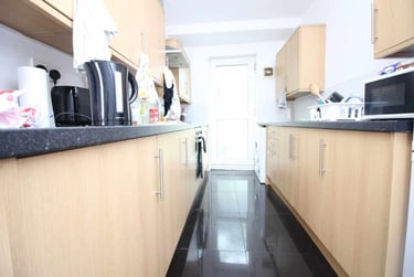 5 bed house, Cathays, Cardiff, CF244BZ - Image 2
