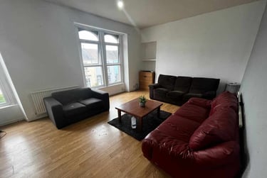 3 bed flat, Hanover Street, Mount Pleasant, Swansea, SA16BQ - Image 1