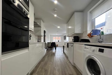 7 bed house, Cathays, Cardiff, CF244DE - Image 1
