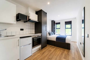 1 bed flat, 1 Twyning Road, Stirchley, Birmingham, B302DR - Image 1