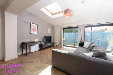 5 bed house, Redmere Grove Manchester, Fallowfield, Manchester, M146ES - Image 1