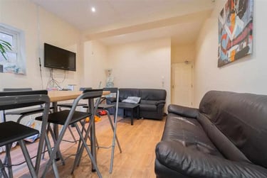 6 bed house, Selly Hill Road, Selly Park, Birmingham, B297DL - Image 2