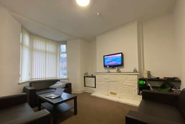 6 bed house, Cathays, Cardiff, CF244JE - Image 2