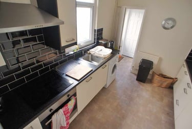 5 bed house, Cathays, Plasnewydd, Cardiff, CF244BS - Image 1