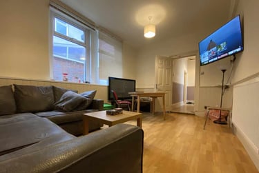 6 bed house, Roath, Cathays, Cardiff, CF244GD - Image 1