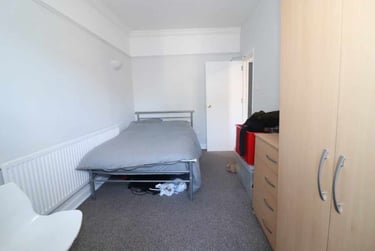 3 bed flat, Roath, Plasnewydd, Cardiff, CF243BH - Image 4
