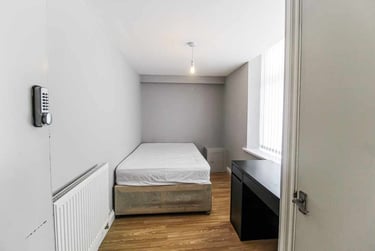 1 bed house, Treforest, Pontypridd, CF371RW - Image 2