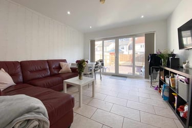 7 bed house, Cathays, Cardiff, CF244HQ - Image 1