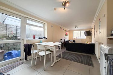 7 bed house, Cathays, Cardiff, CF244ER - Image 1