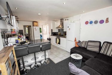 7 bed house, Tiverton Road, Selly Park, Birmingham, B296BY - Image 1