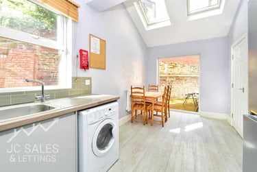 4 bed house, Kirkstall Road, Sharrowvale, Sheffield, S118XJ - Image 1