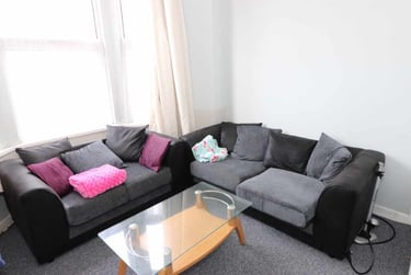 4 bed house, Cathays, Cardiff, CF244QF - Image 1