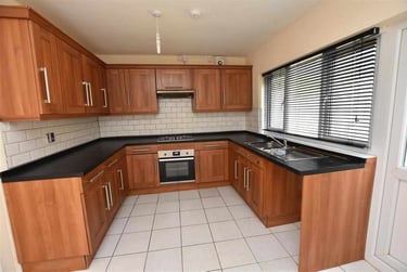 2 bed house, Poole Crescent, Harborne, Birmingham, B170PE - Image 2