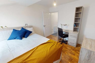 4 bed house, Blue Fox Close, City Centre, Leicester, LE30EE - Image 2