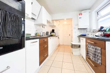 4 bed house, Cathays, Cardiff, CF244JH - Image 1