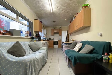 5 bed house, Cathays, Cardiff, CF244JB - Image 1