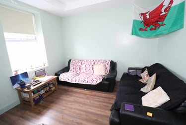 5 bed house, Cathays, Cardiff, CF244EJ - Image 2