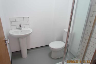 1 bed flat, Llanfair House, St Mary's Square, Swansea, SA13LP - Image 4