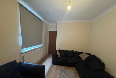 5 bed house, Cathays, Cardiff, CF244RB - Image 1