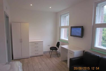 1 bed flat, Llanfair House, St Mary's Square, Swansea, SA13LP - Image 2