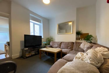 3 bed house, Cathays, Cardiff, CF244JG - Image 1