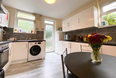 3 bed house, Cathays, Cardiff, CF244EU - Image 1
