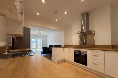 6 bed house, Cathays, Cardiff, CF244JX - Image 1