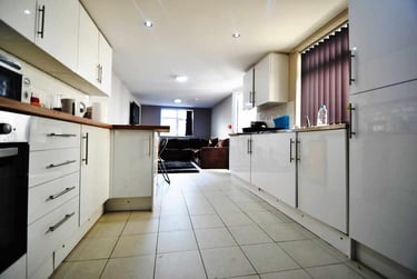 7 bed house, Cathays, Cardiff, CF244JL - Image 3