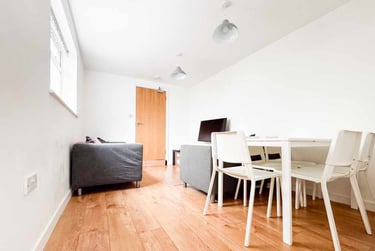 5 bed house, Cathays, Cardiff, CF244BU - Image 1