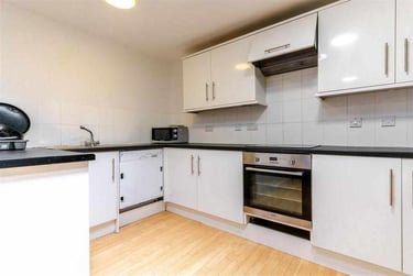 3 bed flat, Bristol Road, Selly Park, Birmingham, B296BE - Image 3