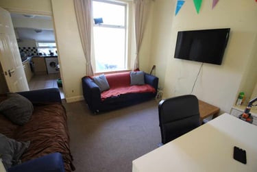 4 bed house, Cathays, Cardiff, CF244JH - Image 2