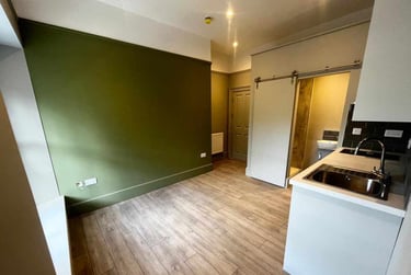 10 bed house, Walter Road, City Centre, Swansea, SA14PT - Image 2