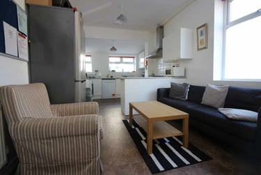 6 bed house, Cathays, Cardiff, CF244QQ - Image 1