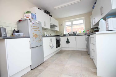 5 bed house, Cathays, Cardiff, CF244BW - Image 2