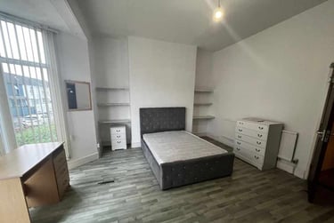 2 bed flat, Hanover Street, City Centre, Swansea, SA16BQ - Image 1