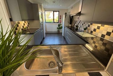 7 bed house, Ambleside Close, Earlham, Norwich, NR58LS - Image 3