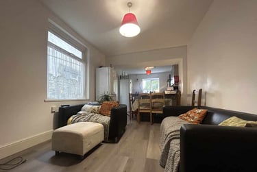 5 bed house, Cathays, Cardiff, CF244QE - Image 1